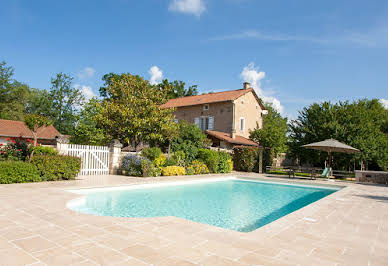 Maison avec piscine et jardin 10