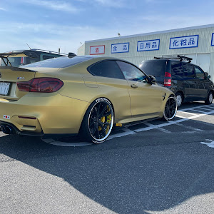 M4 クーペ F82