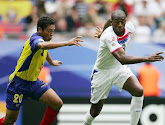 Paulo Wanchope utilise les mains