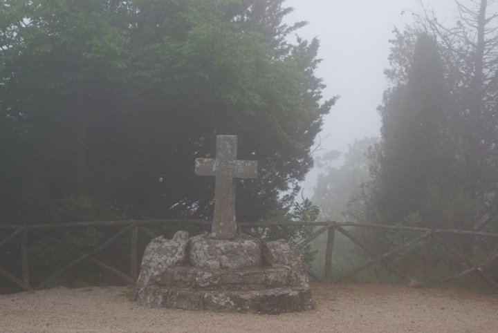 Croce nella nebbia di lorenzomuzzi