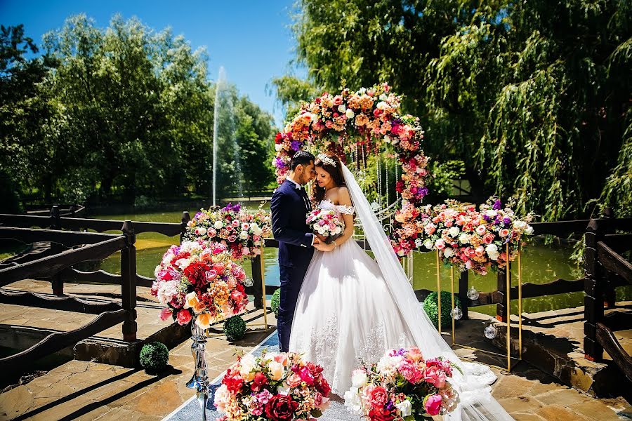 Wedding photographer Artem Kolomiec (colomba). Photo of 19 June 2017