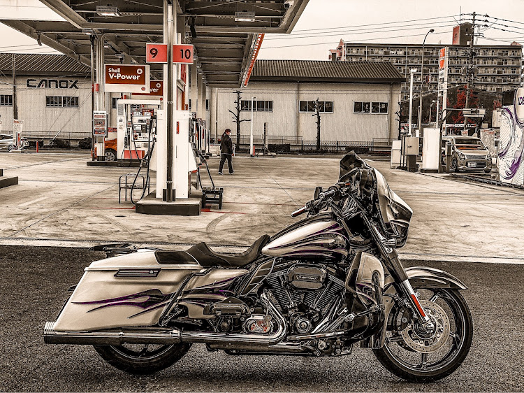 RWB997 PRICILLAさんが投稿したピックアップチャレンジ・Harley-Davidson  flhxse CVO・⛽️GS映え⛽️⛽️・人の目は気にしない(笑)に関するカスタム事例の投稿画像11枚目