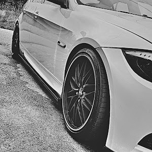 320i