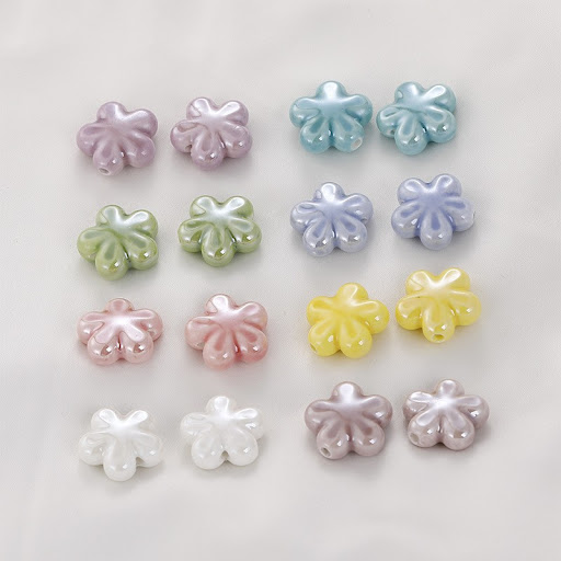 Title 4, Small Flower Cream Necklace, a charming accesso...