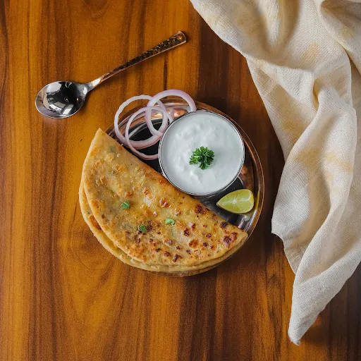 Aloo Paratha With Curd