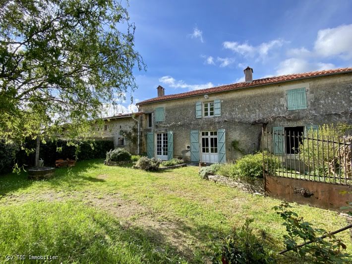 Vente maison 4 pièces 161 m² à Verteuil-sur-Charente (16510), 185 500 €