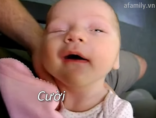 Buồn ngủ lắm rồi nhưng vẫn phải cố cười duyên một cái