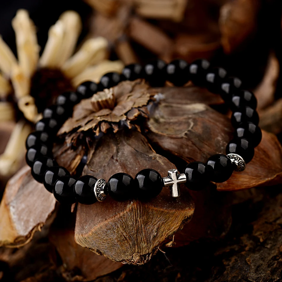 Modieuze, temperamentvolle cross-bead armband, past overal bij, de perfecte accessoire voor een stijlvolle en trendy look.