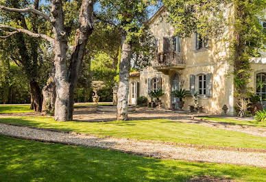 Villa avec piscine et terrasse 2