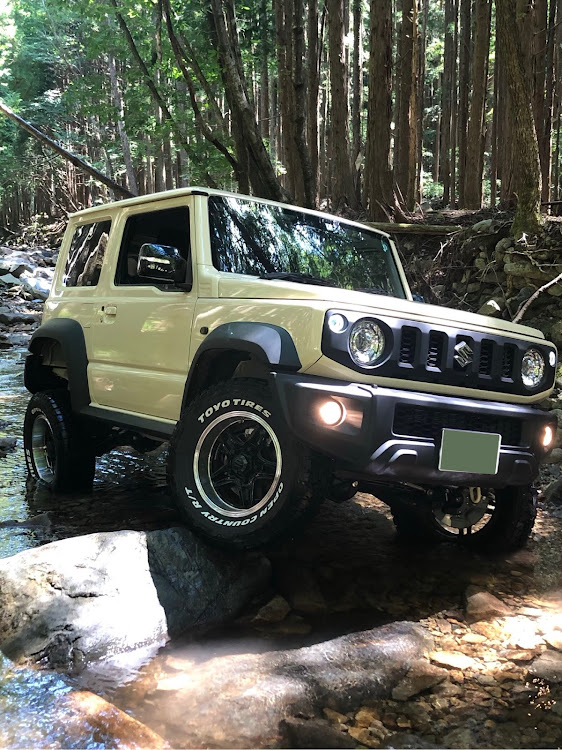 ジムニーシエラの新型ジムニーシエラ・納車1ヵ月で身綺麗なまま・ダウンギア⚙ほしいに関するカスタム事例｜車のカスタム情報はCARTUNE