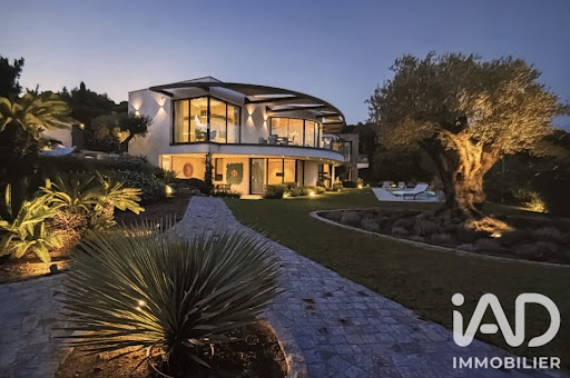 Prestige house for sale in La Croix-Valmer (83420)