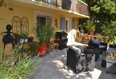 Maison avec piscine et terrasse 19