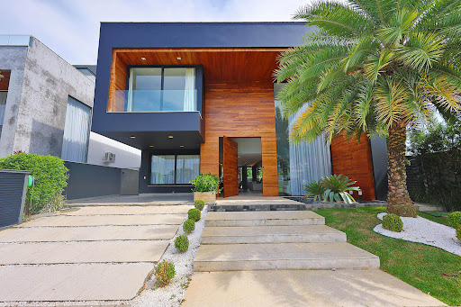 House with pool and garden 1
