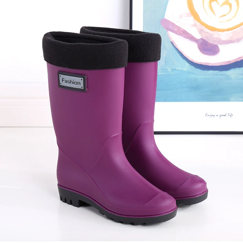 Bottes d'eau épaisses en coton amovible pour la chaleur et la protection contre la pluie, parfaites pour les temps froids et humides.