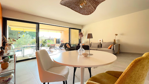 Appartement avec terrasse et piscine 2