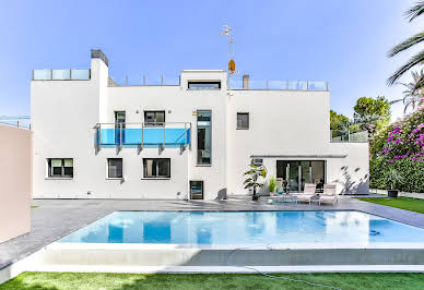 House with pool and terrace 3