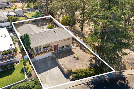 House with garage and backyard - Luxury house for sale in The Dalles, 4 bedrooms