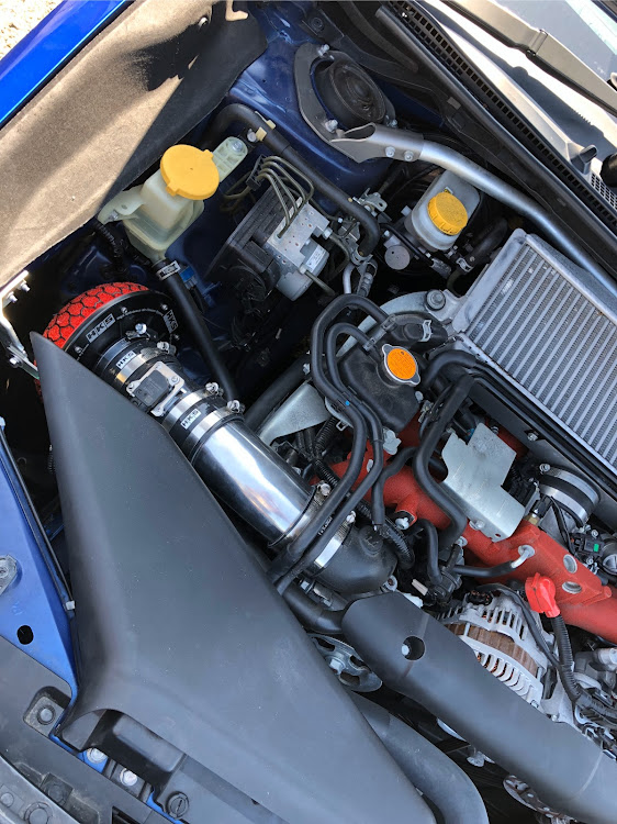 WRX STIのHKS毒キノコ・HKSキャタライザー・フラッシュエディター・右斜め前写真展に関するカスタム事例の投稿画像1枚目