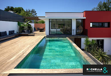 Villa with pool 1