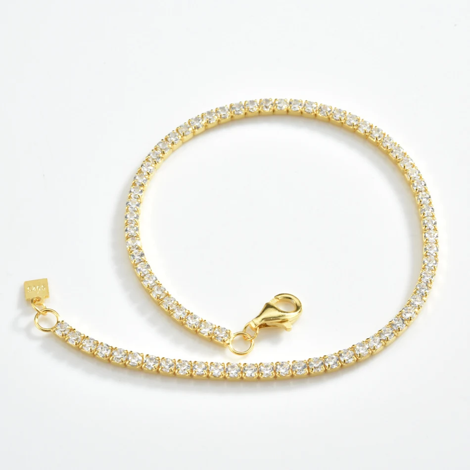 Pulseira Entry Lux Style S925 em prata esterlina com corrente de garra de diamante. Elegância, brilho e presente ideal para ela.