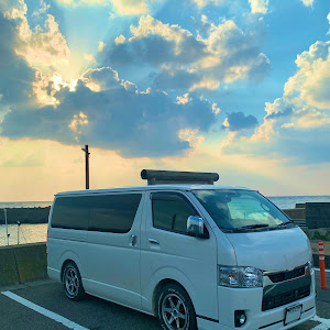 ハイエースバン TRH200V