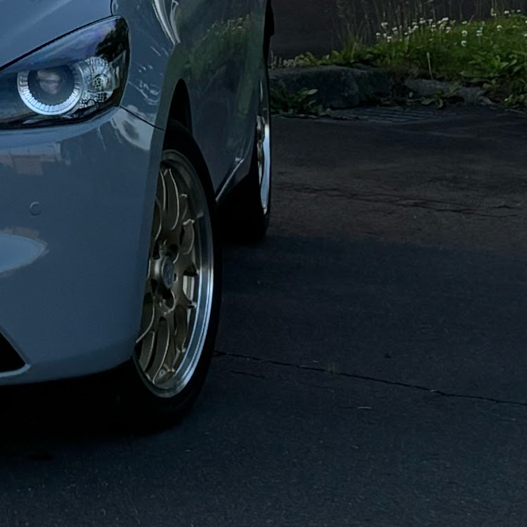MAZDA2のmazda2・エアログレーメタリック・グリッド投稿・掲示板ジャックに関するカスタム事例の投稿画像1枚目