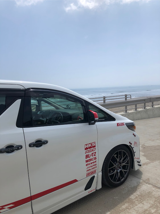 アルファードの【GR】Gojappe Racing・世界最強のアルファード・『夏空とごじゃっぺ号…そしてチョイ海』・熱中症に気をつけて!!・2GR-FKSに関するカスタム事例の投稿画像5枚目