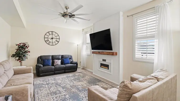 Property with pool - photo 4
