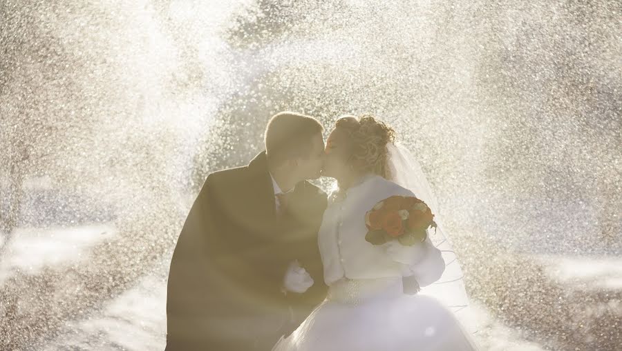 Wedding photographer Vladimir Zinovev (loveoneder). Photo of 30 January 2014