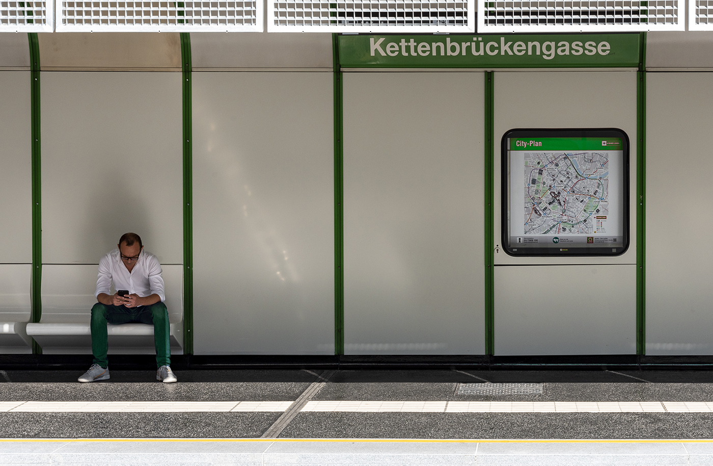 Aspettando il metrò - Linea Verde - di Nevio Saule