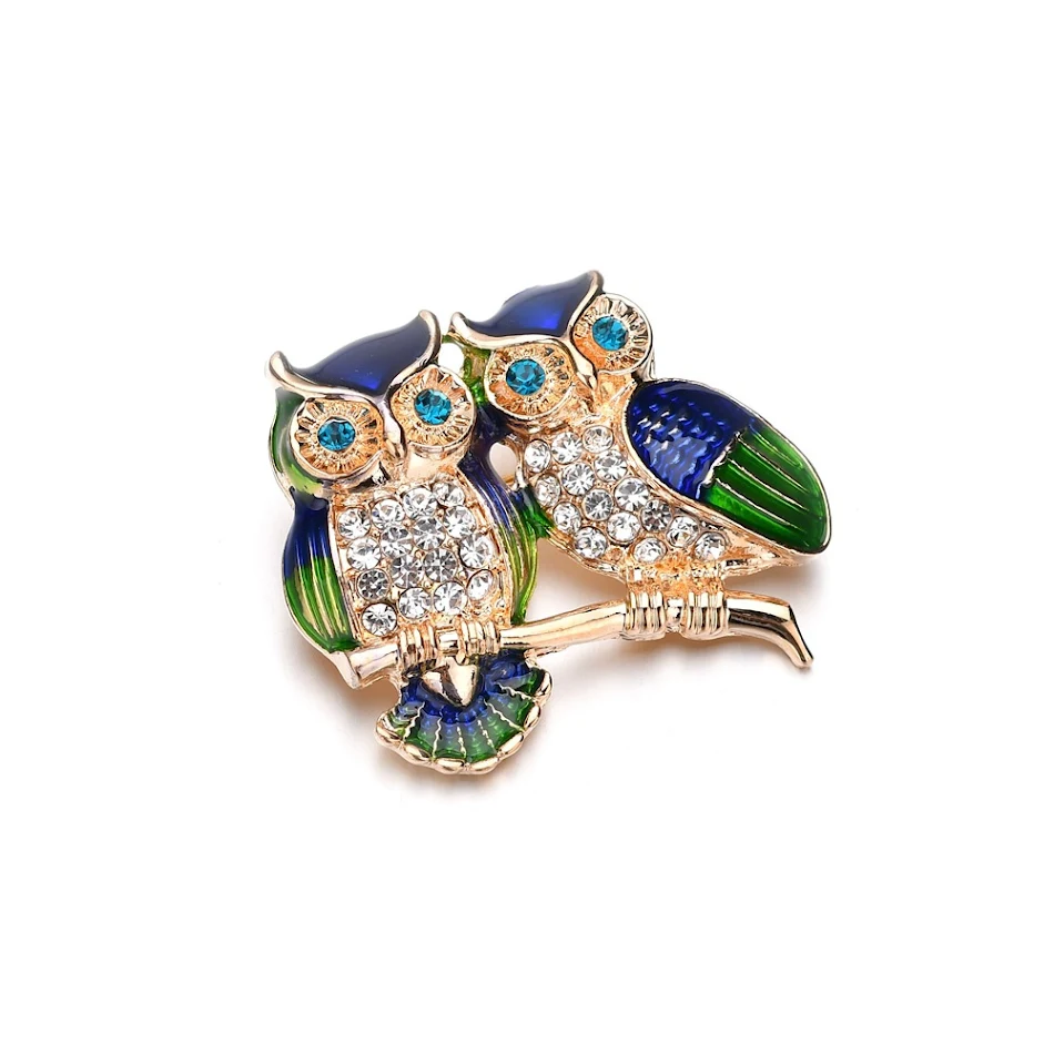 Broche de coruja fashion, acessório estiloso para lapelas e jaquetas. Destaque-se com este adorno único, perfeito para looks casuais ou formais.