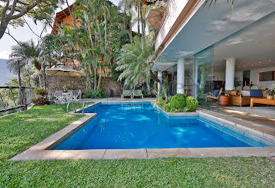 House with pool 2