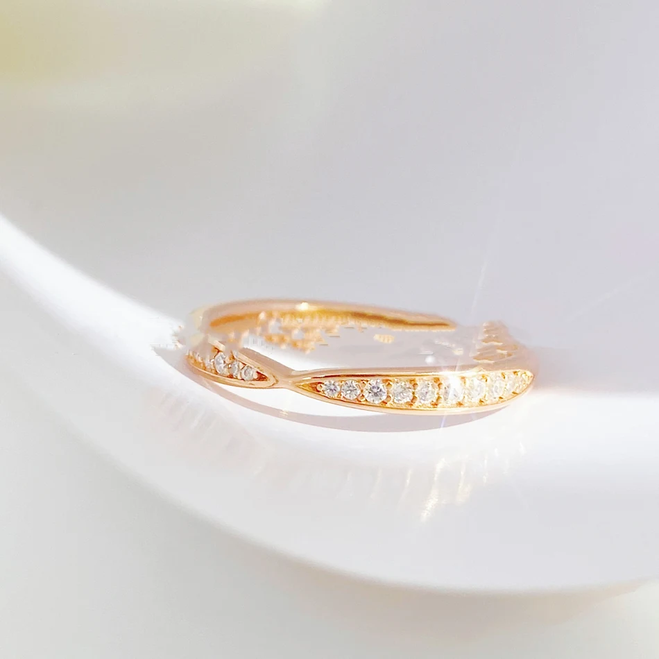 Anel feminino S925 prata esterlina, cruz, diamante linear simples nos detritos, design elegante e moderno, presente perfeito.