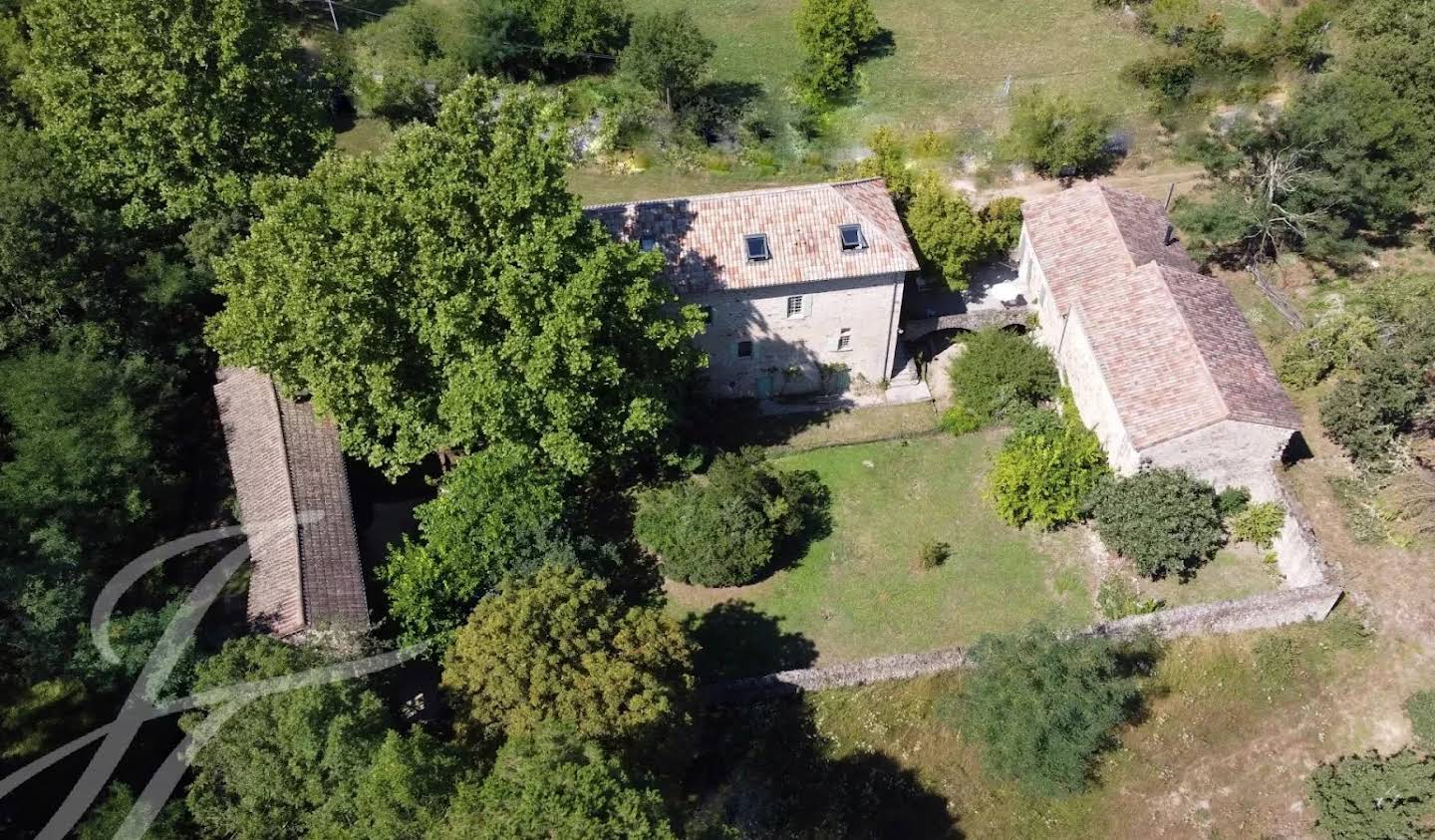 Propriété avec piscine Chassiers