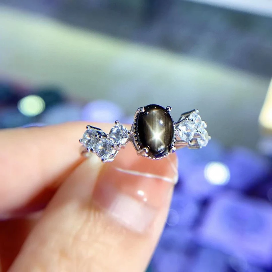 Natuurlijke Ster Saffier Ring 925 Zilver Verguld 18K. Een schitterende ring die je outfit compleet maakt en je laat stralen.