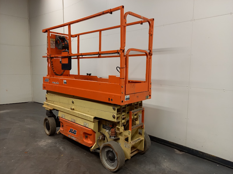 Picture of a JLG 2032ES