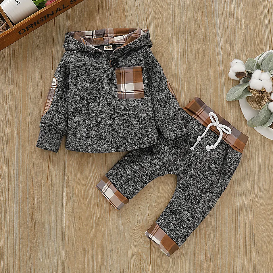 Ensemble de mode à carreaux personnalisé pour filles. Créez un look unique. Personnalisez cet ensemble tendance pour votre petite fashionista.
