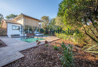 Villa with pool 1