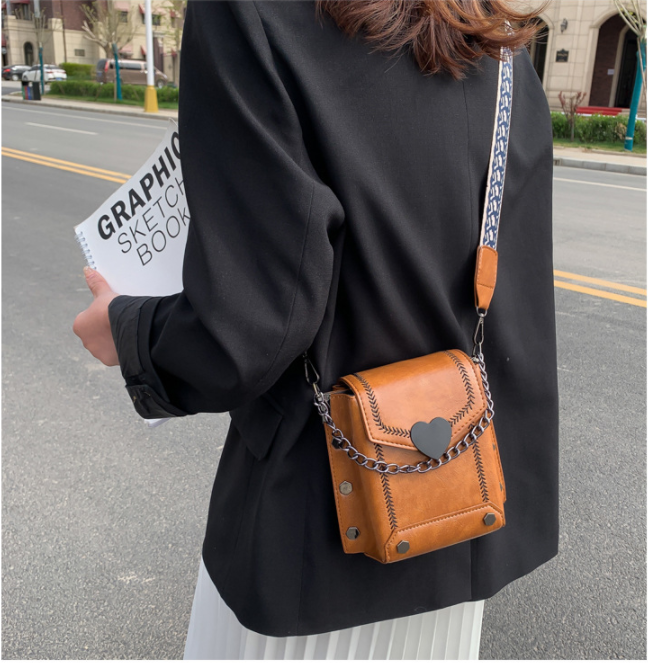 Eenvoudige en populaire Net Red Fashion schoudertas, ideaal voor een trendy look. Handig voor dagelijks gebruik, comfortabel en stijlvol, perfect voor elke outfit.