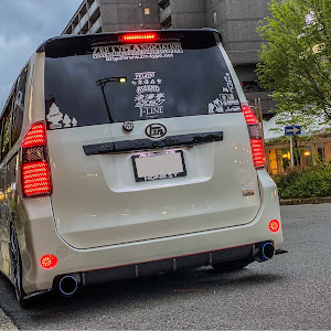ヴォクシー ZRR70W