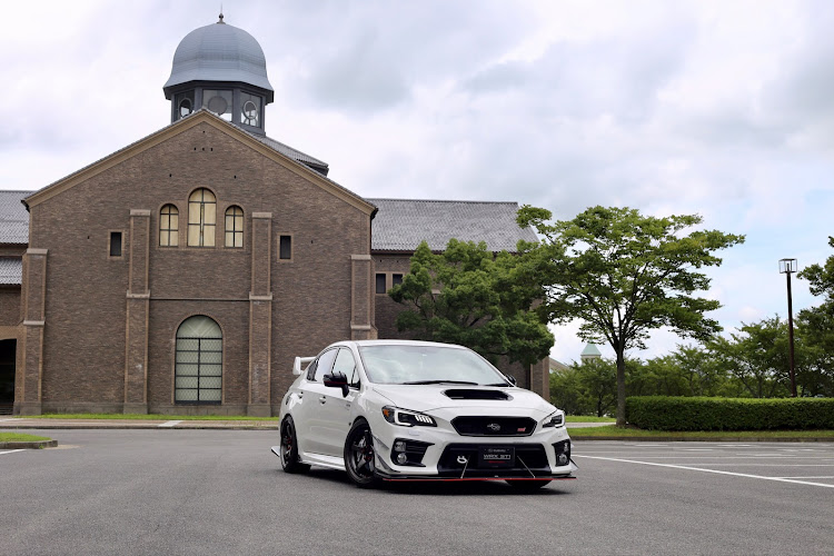 WRX STIの旅に病んで夢は枯れ野を駆け巡る・安土城考古博物館・あのベンチ・オカモトタンメン・幾山河越えさり行かば寂しさの終てなむ国ぞ今日も旅ゆくに関するカスタム事例の投稿画像2枚目