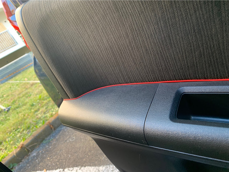 フリードの内装ドレスアップ・内装・赤に関するカスタム事例の投稿画像3枚目