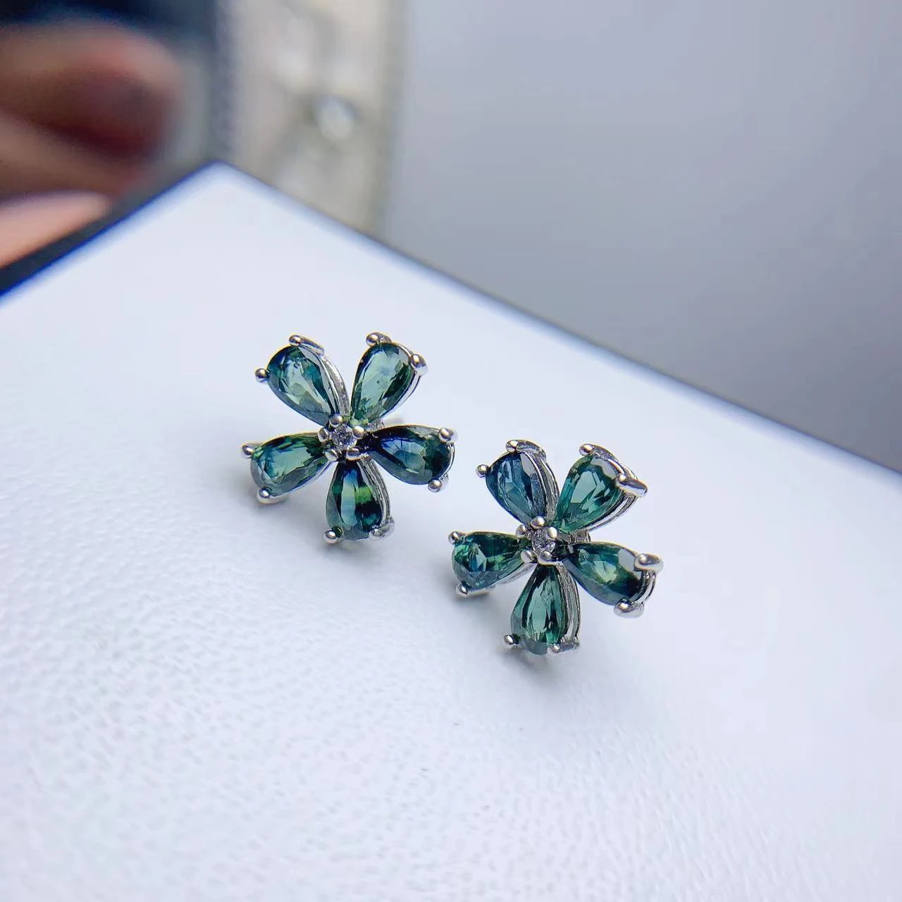 Title 4, Boucles doreilles en argent 925 avec saphir na...
