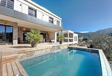 Villa avec piscine en bord de mer 8