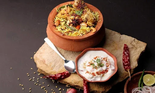 Handi Chicken Hyderabadi Biryani Handi (600 Gm)