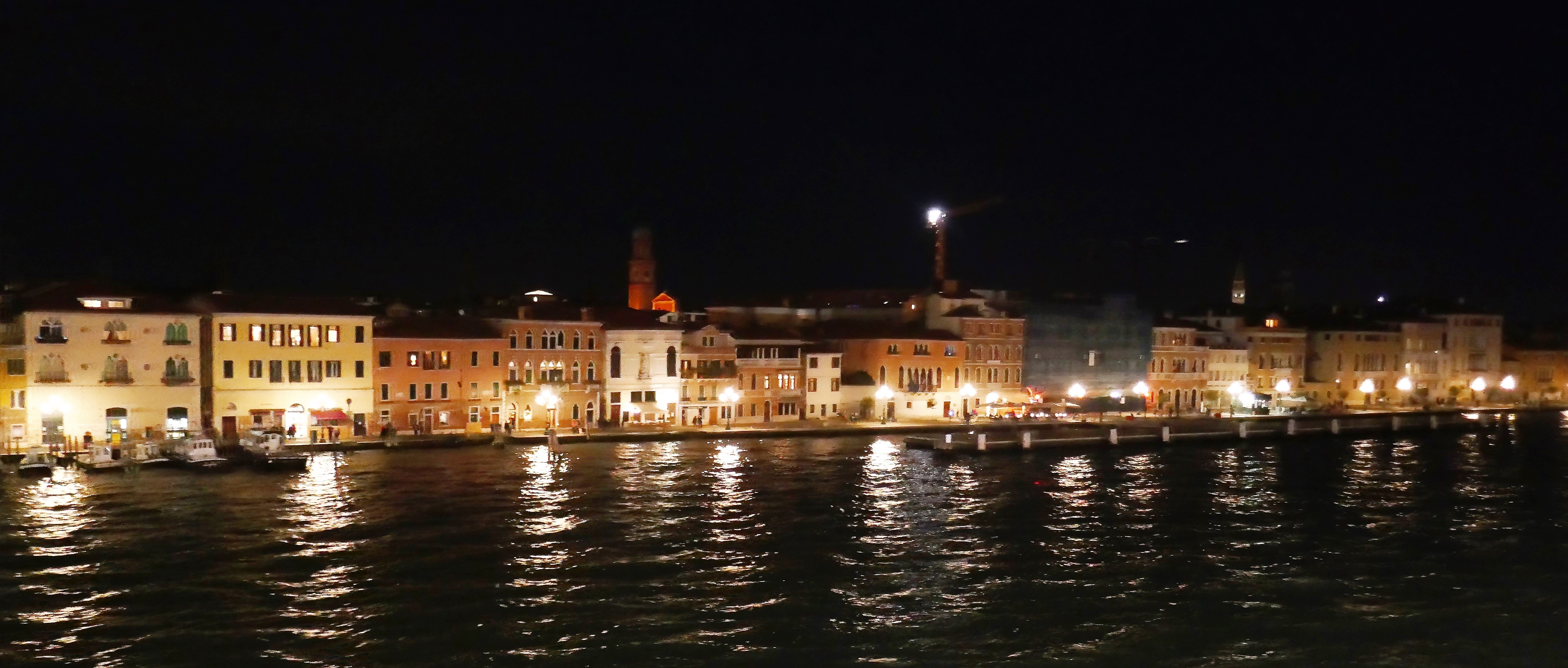 Notte sulla città. di Piera