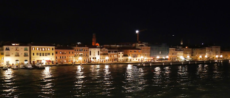 Notte sulla città. di Piera