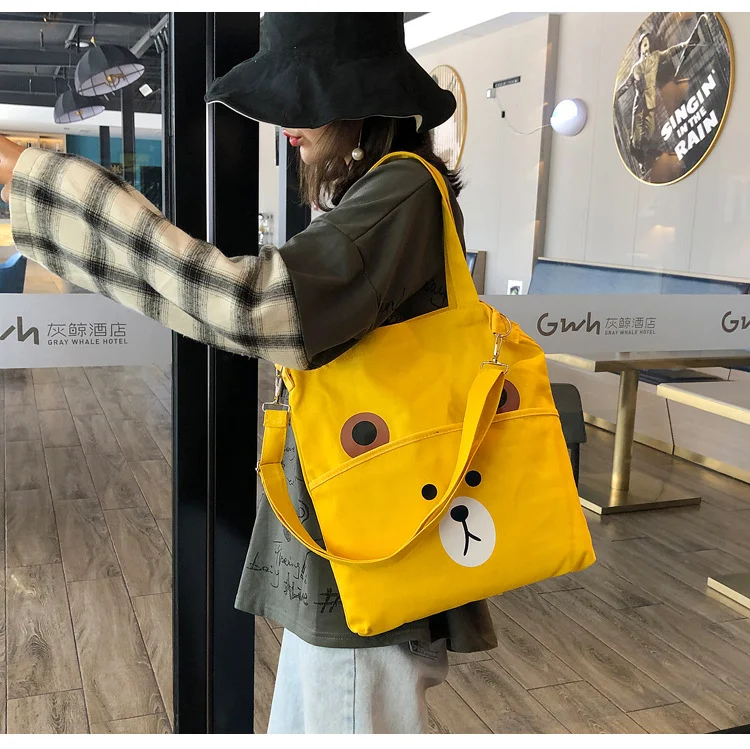 Borsa a tracolla in tela casual, perfetta per l'uso quotidiano. Comoda, versatile e ideale per portare con te tutto il necessario con stile.