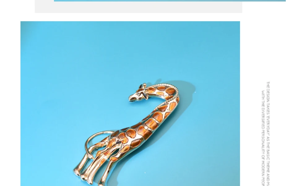 Grande broche girafe peinte, style peinture à l'huile. Épingle corsage pour femmes, accessoire unique. Un bijou original pour sublimer votre tenue.