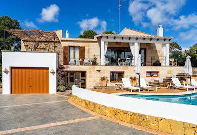 Seaside villa with pool and garden 1